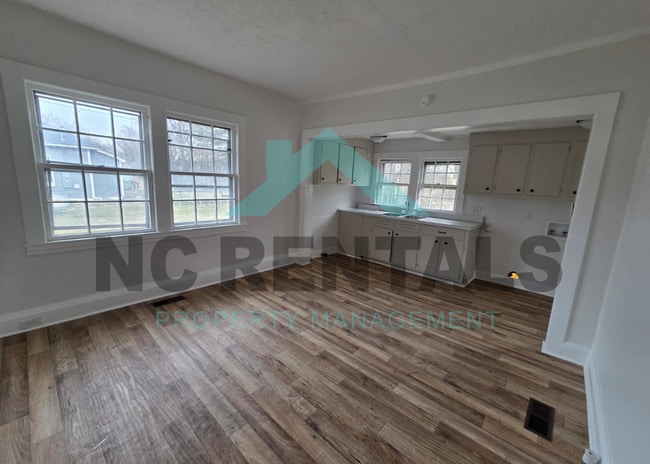 Photo - 1318 Front St