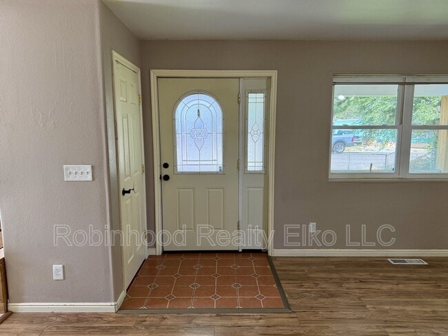 Photo - 187 B St