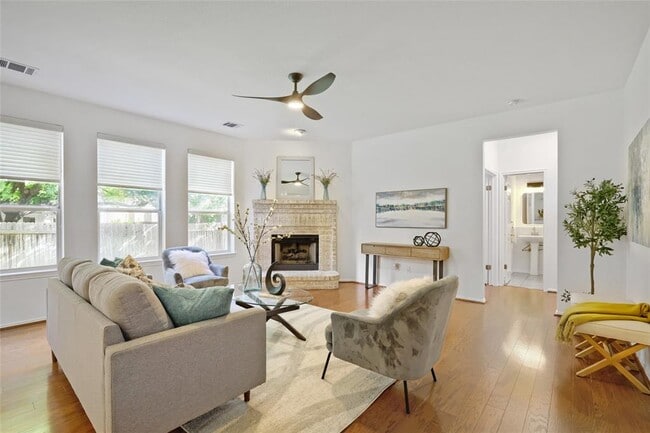 2302 Kristen Ln