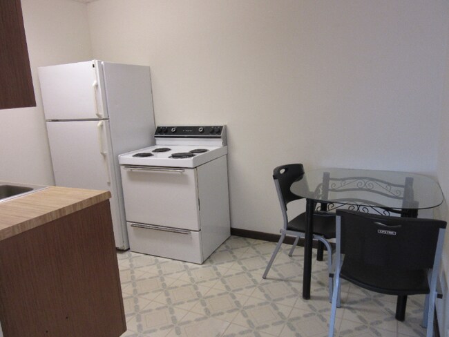 Photo - 13 Circle Dr Unit B
