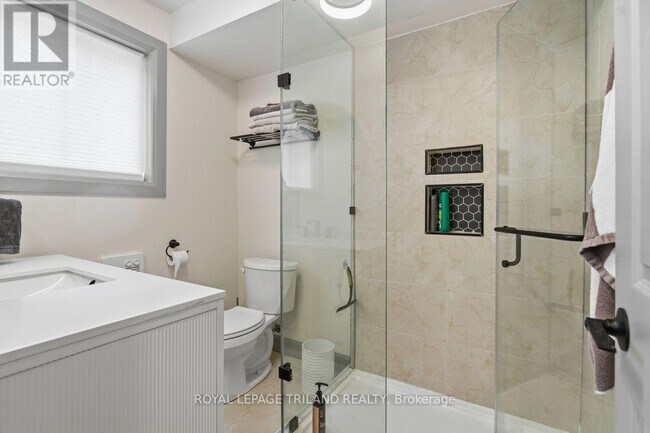 Photo - 27 Aldborough Ave