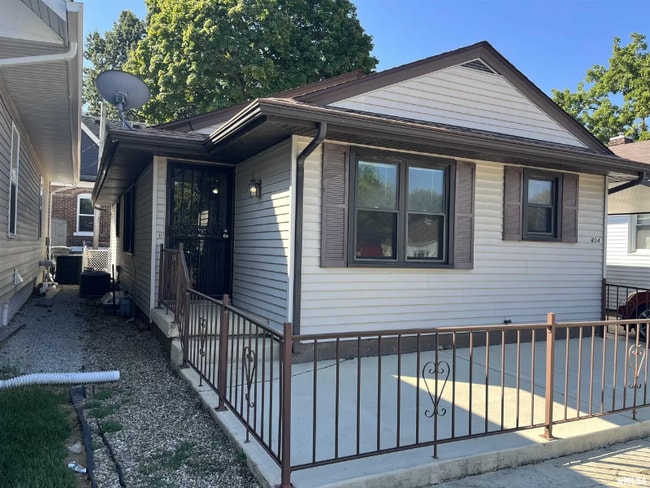 Building Photo - 804 N Grand Ave W