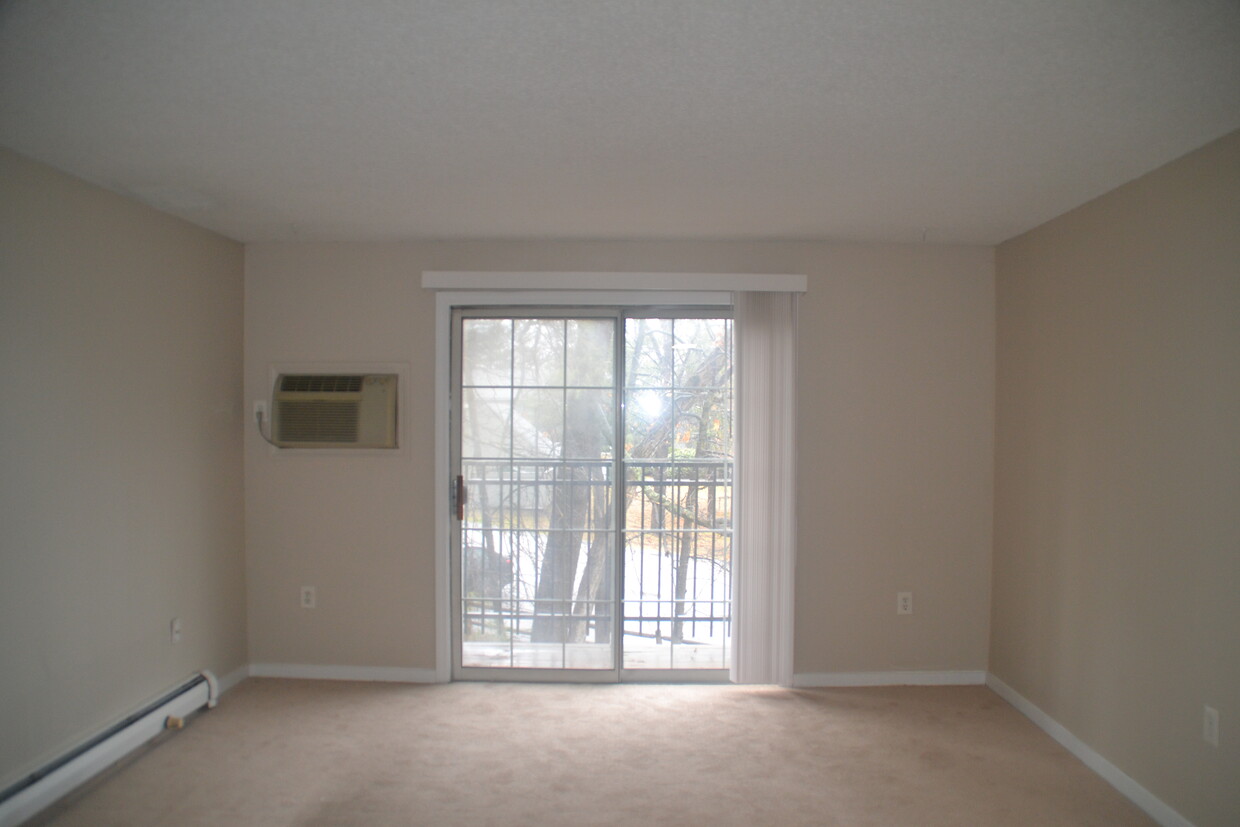 Photo - 2 Oak Hill Ln (Nashua, NH)