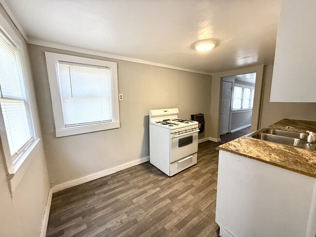 Photo - 1218 W Durant Ave