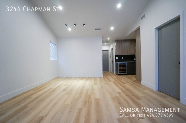 Photo - 3244 Chapman St