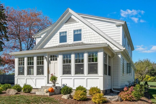 Building Photo - 335 Central Rd