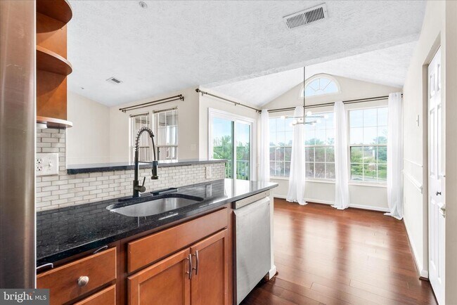 Photo - 5640 Wade Ct Apartment Unit J