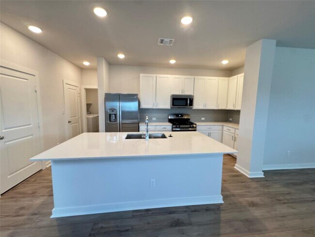Photo - 78 Hereford Lp