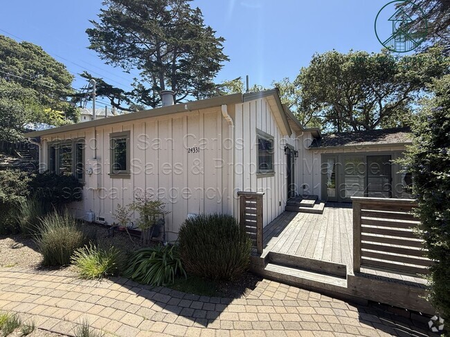 Building Photo - Charming and Refreshed Three Bed Carmel Wo... Rental