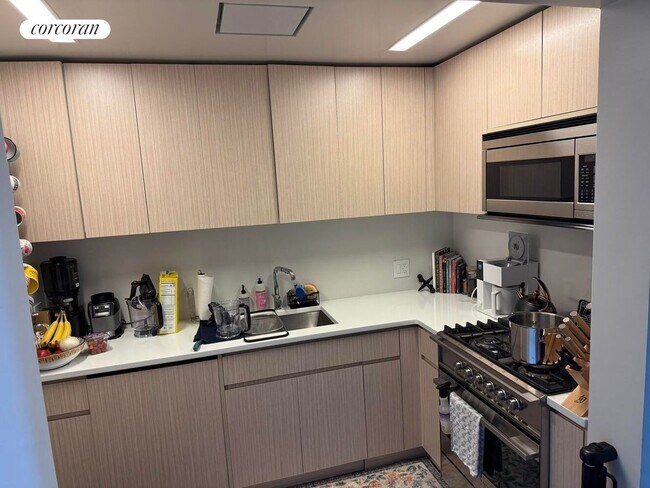 Photo - 200 W 67th St