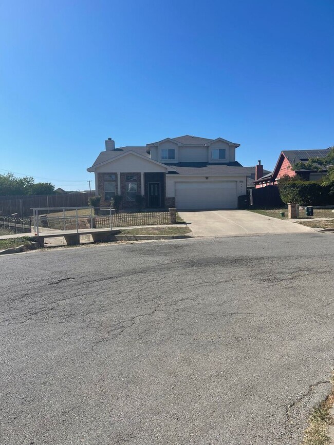 Great 4 bedroom with large loft for rent - Great 4 bedroom with large loft for rent