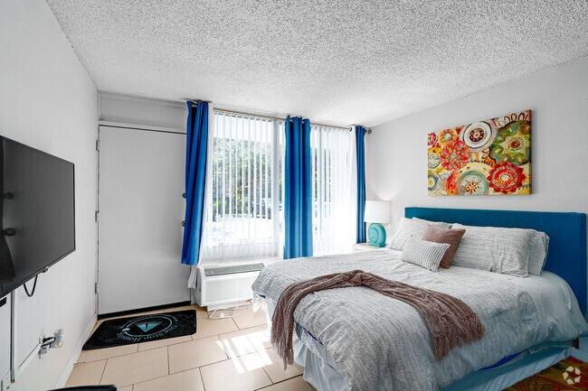 Studio - 300SF - Backlot Apartments