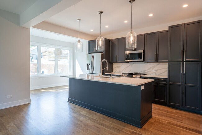 1901 W Berwyn Ave Unit 1
