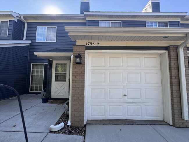 Building Photo - Charming 2-Bed Townhouse Retreat in Woodbury Spacious 1080 Sq Ft with 1 Bath. Unit 2