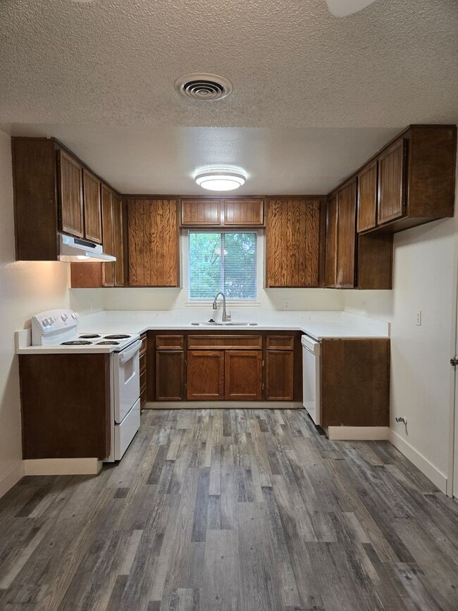 Photo - 545 Bluefield Ave