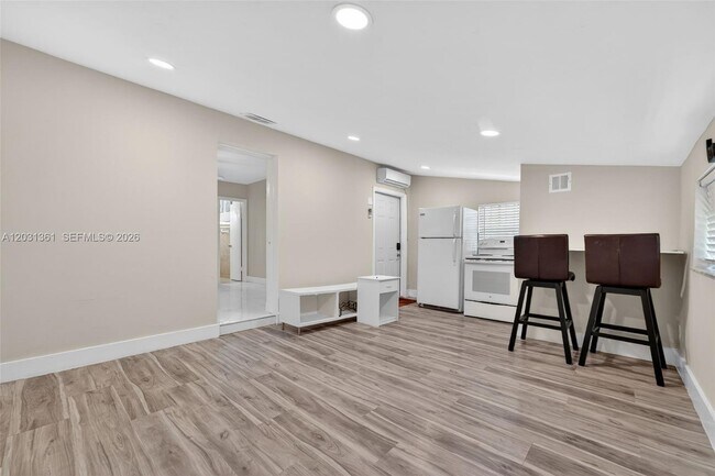 18930 NW 44th Ct Unidad C