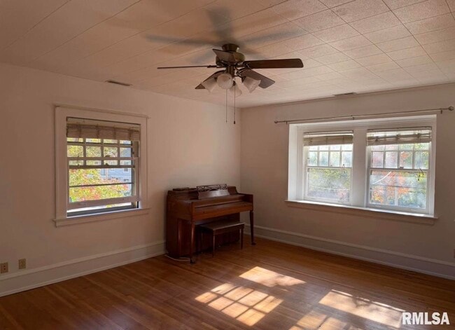 Photo - 611 W High St Unidad E