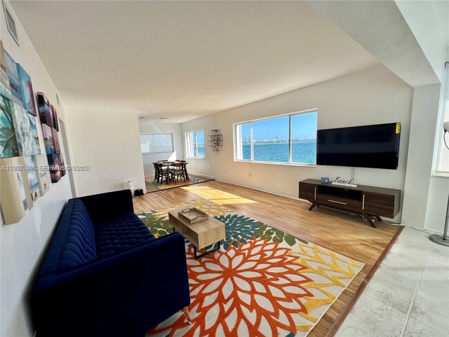 Building Photo - 1840 S Treasure Dr Unit 11