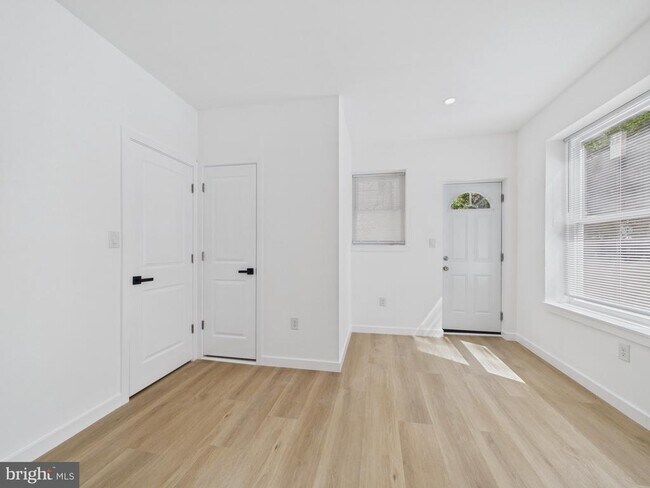 Photo - 3205 Summer St