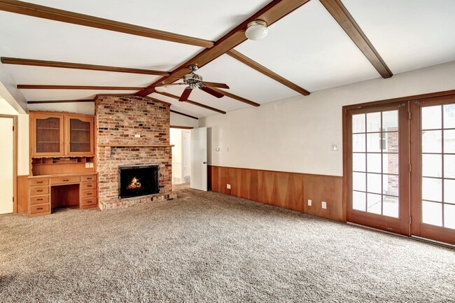 Building Photo - Newberry Drive Unit 1
