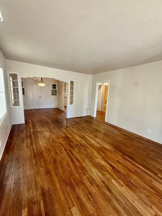 Photo - 935 W Oak St