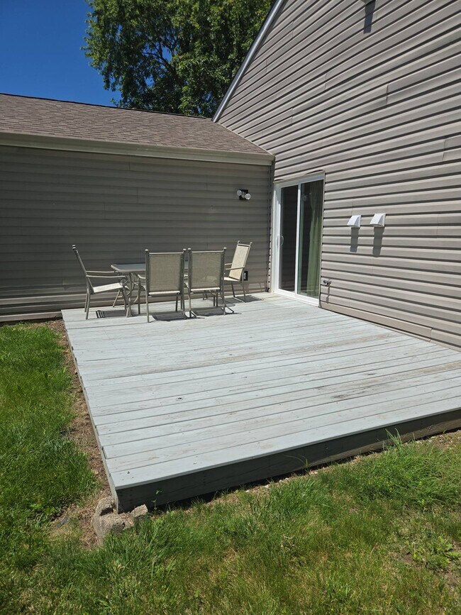 Photo - 235 Meadow Glen Dr