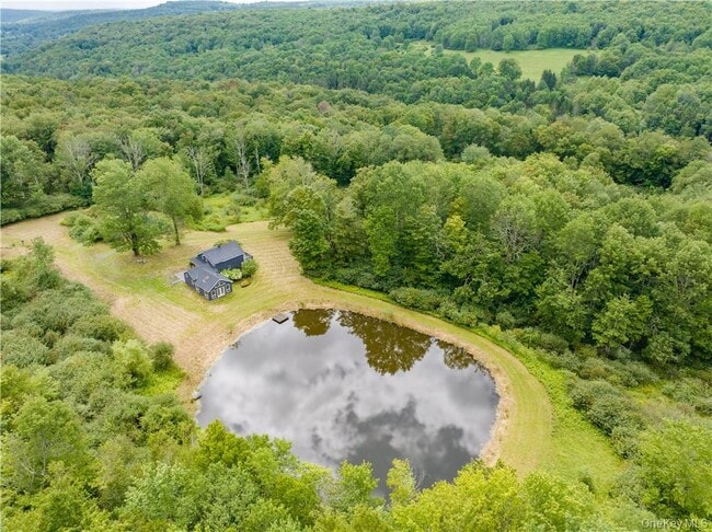 Photo - 1667 Shandelee Rd
