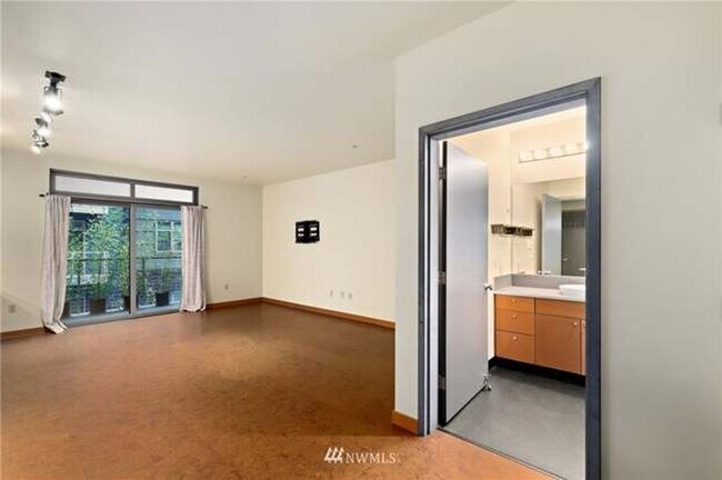 Photo - Modern Studio with Amazing City Views!