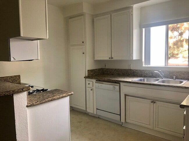 Photo - 11915 Riverside Dr Unit 105