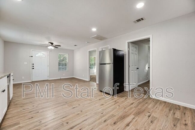 Photo - 4702 Collins Ave