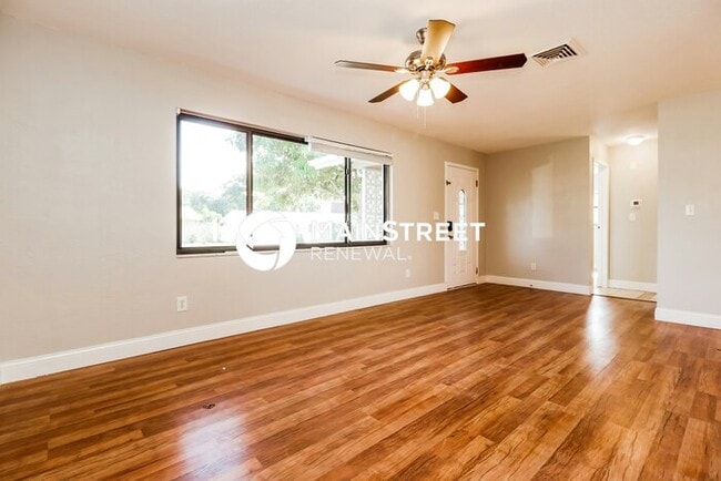 Photo - 3 Bedroom Pet-Friendly Home in SEMINOLE, FL with Main Street Renewal