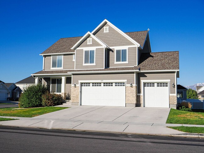 Photo - 4-bedroom, 2.5 bathroom Home