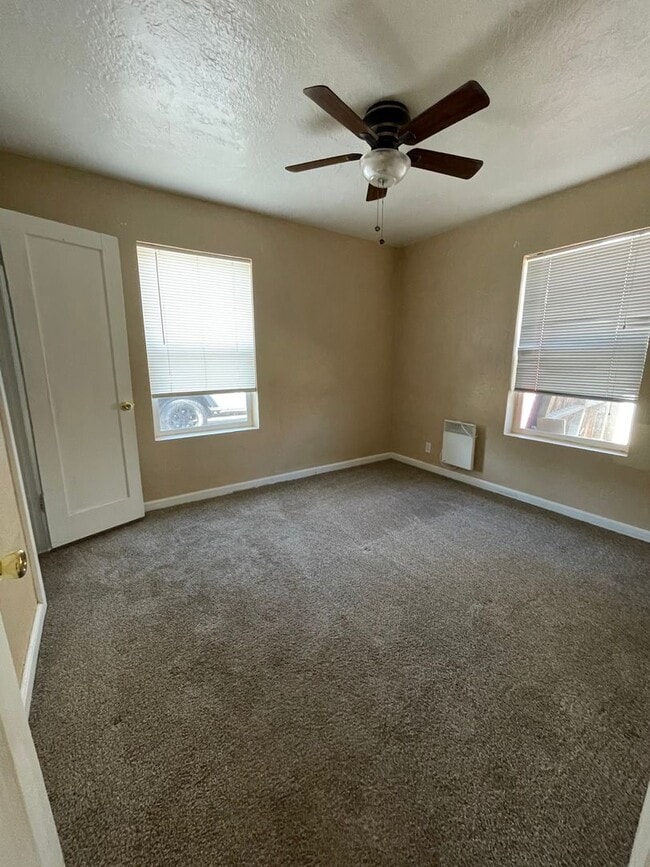 Photo - 615 Willow St