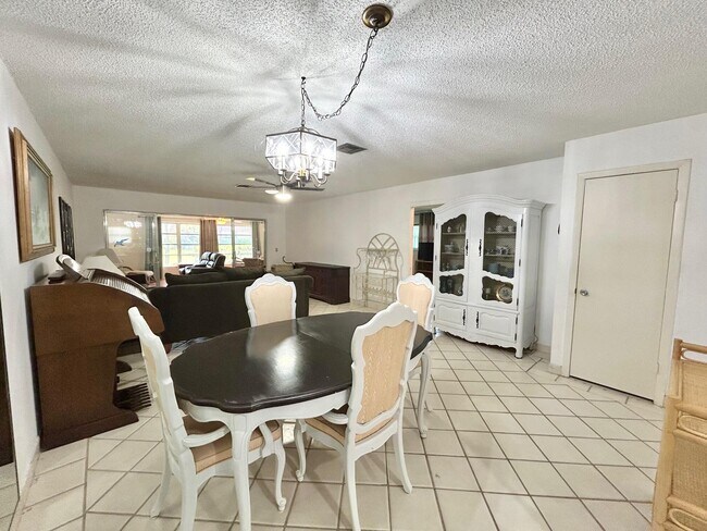 Photo - 5780 Fernley Dr W