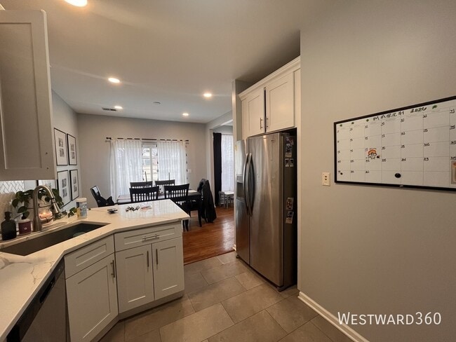 Photo - 610 Lakeridge Ct