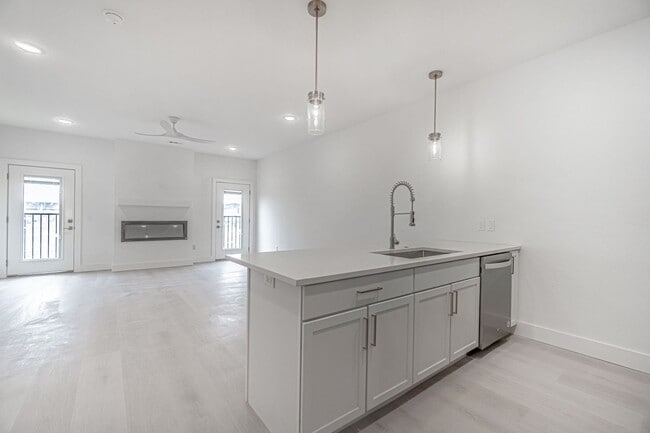 Photo - 2707 SW Livingston Square