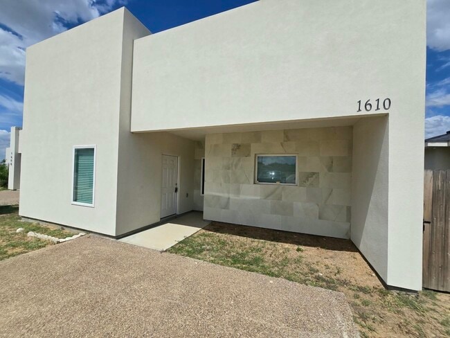 1610 Lomas Del Sur Boulevard