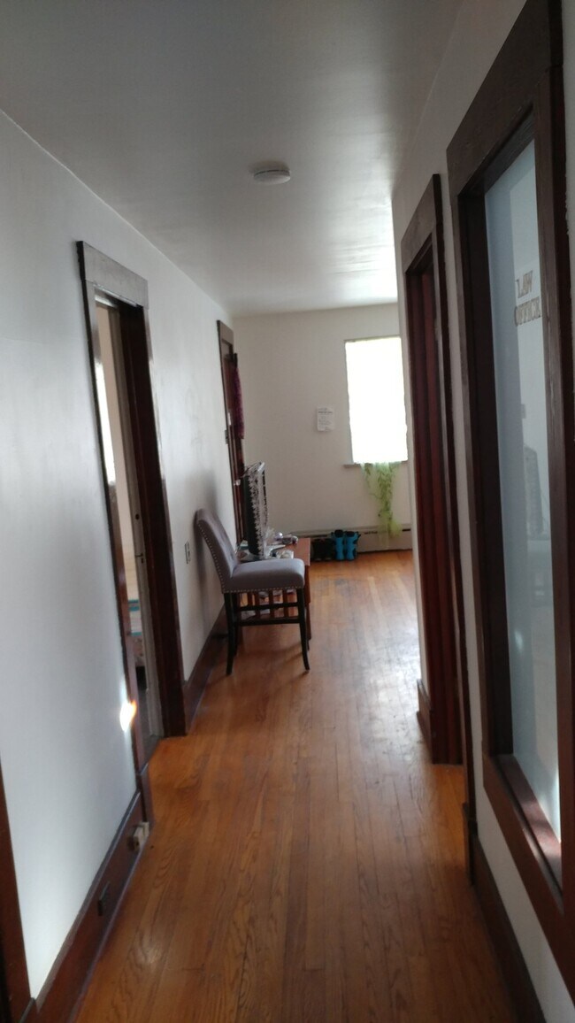 Photo - 109 S 8th Ave Unidad Main Floor