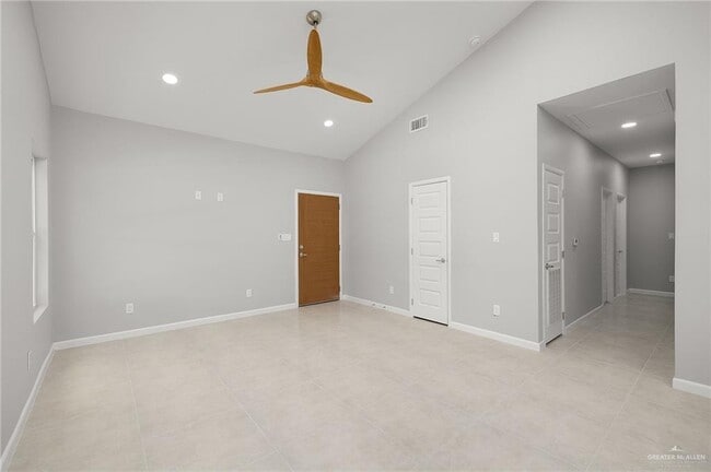 Photo - 18 Woodpecker Rd Unit 1