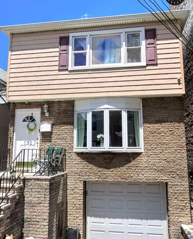 2 Family home , unit 2. - 132 Dekalb Ave Apartments Unit 2