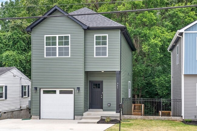 Photo - 4 Bedroom Home For Rent Near Downtown Clarksville!