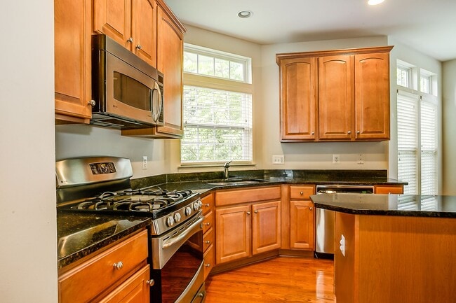 Photo - 616 Rainier Rd