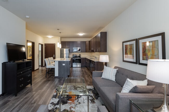 1BR, 1BA - 771SF