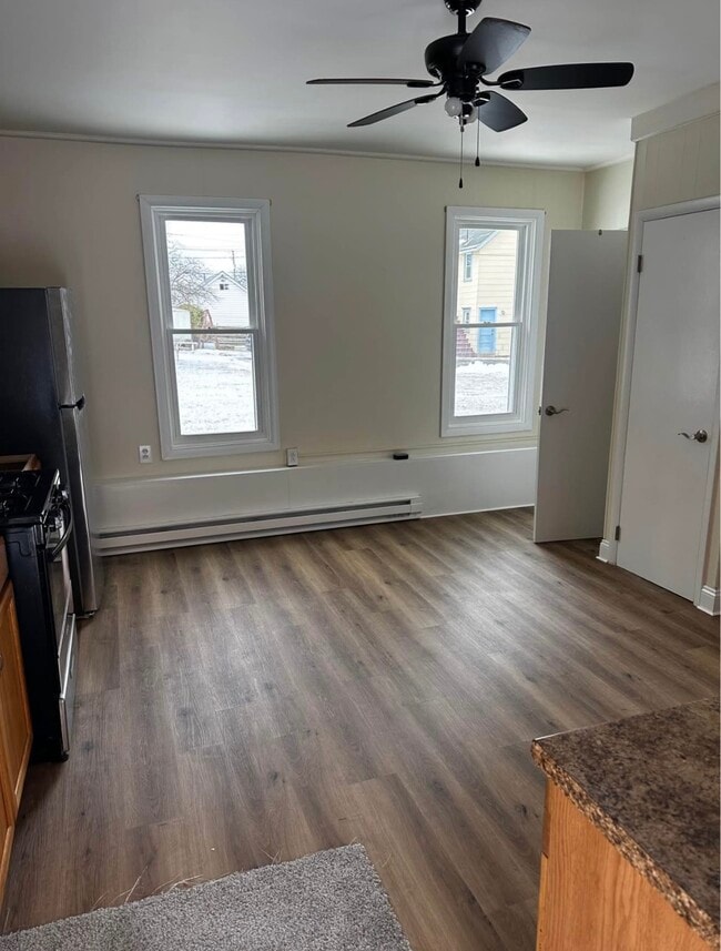 Building Photo - 1249 Main St Unit 1249