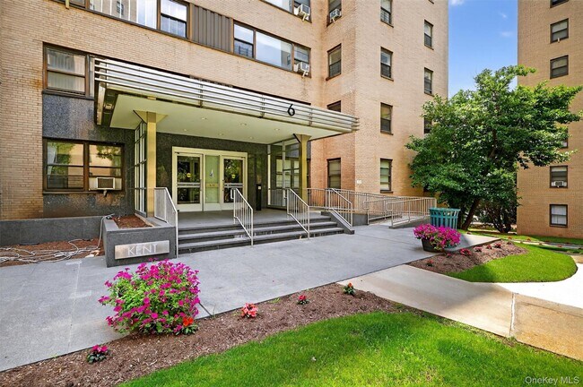 Photo - 6 Fordham Hill Oval Unit 14B