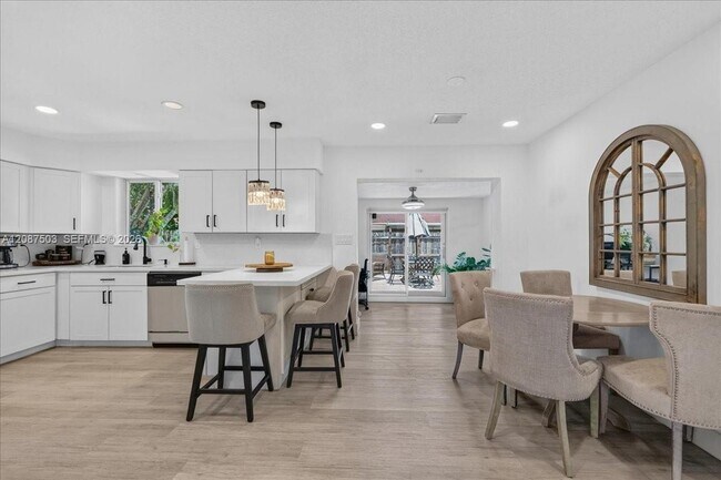 1131 N 75th Ave