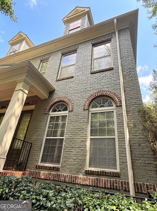Building Photo - 1602 Chatterton Ct NE