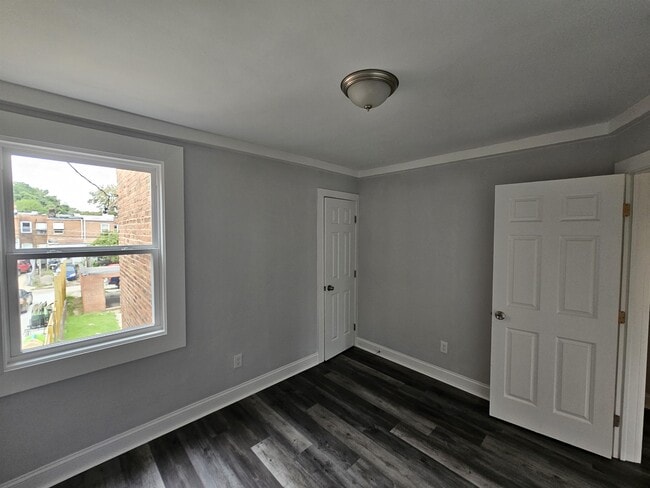 Photo - 6921 Holabird Ave