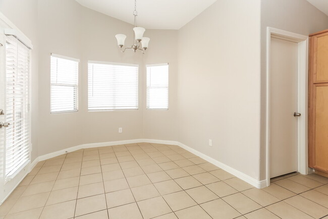 Photo - 504 Stonehurst Dr