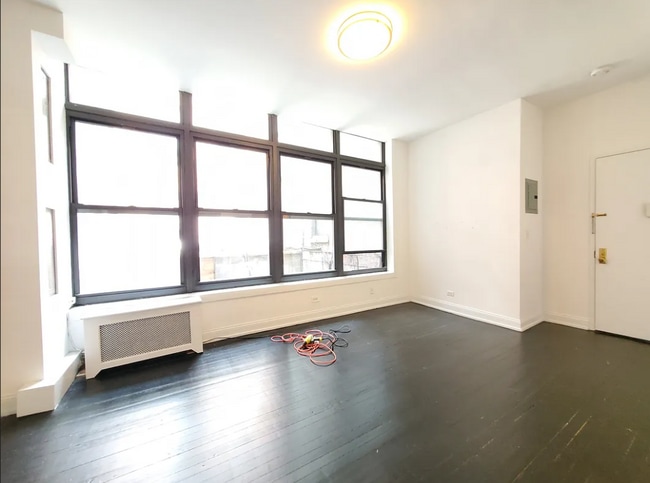 60 W 9th St